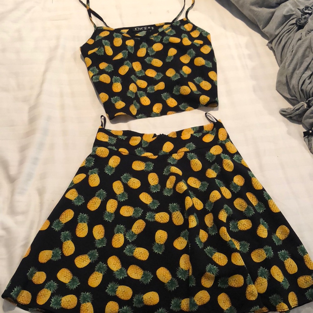 Matching set, pineapples